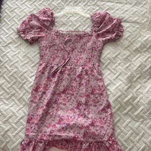 Very cute dress!